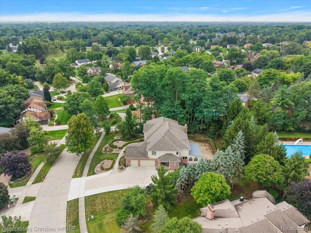 5173 Serena Dr Troy City, MI 48098