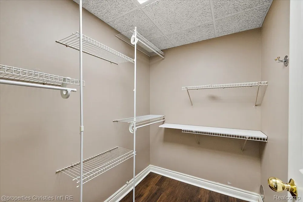 5173 Serena Dr Troy City, MI 48098