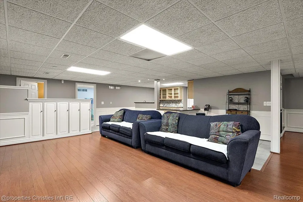 5173 Serena Dr Troy City, MI 48098