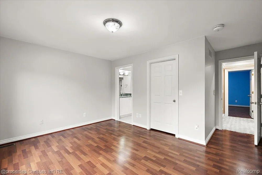 5173 Serena Dr Troy City, MI 48098