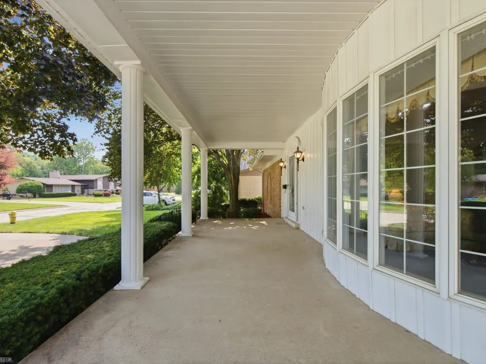 645 Wellington Crescent Mt Clemens City, MI 48043