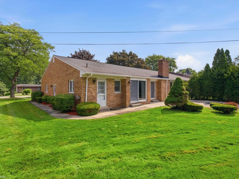645 Wellington Crescent Mt Clemens City, MI 48043