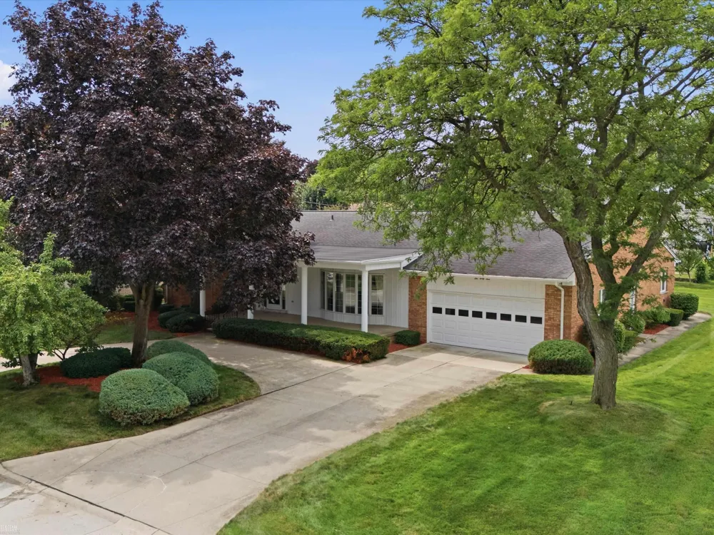 645 Wellington Crescent Mt Clemens City, MI 48043
