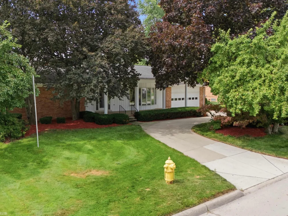 645 Wellington Crescent Mt Clemens City, MI 48043