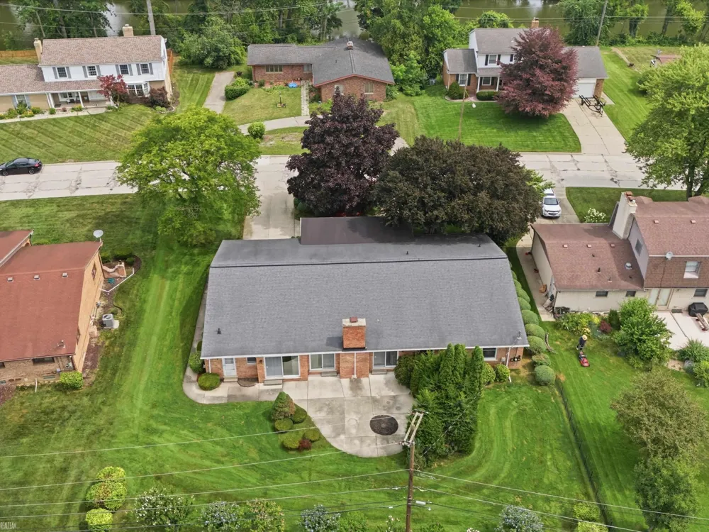 645 Wellington Crescent Mt Clemens City, MI 48043