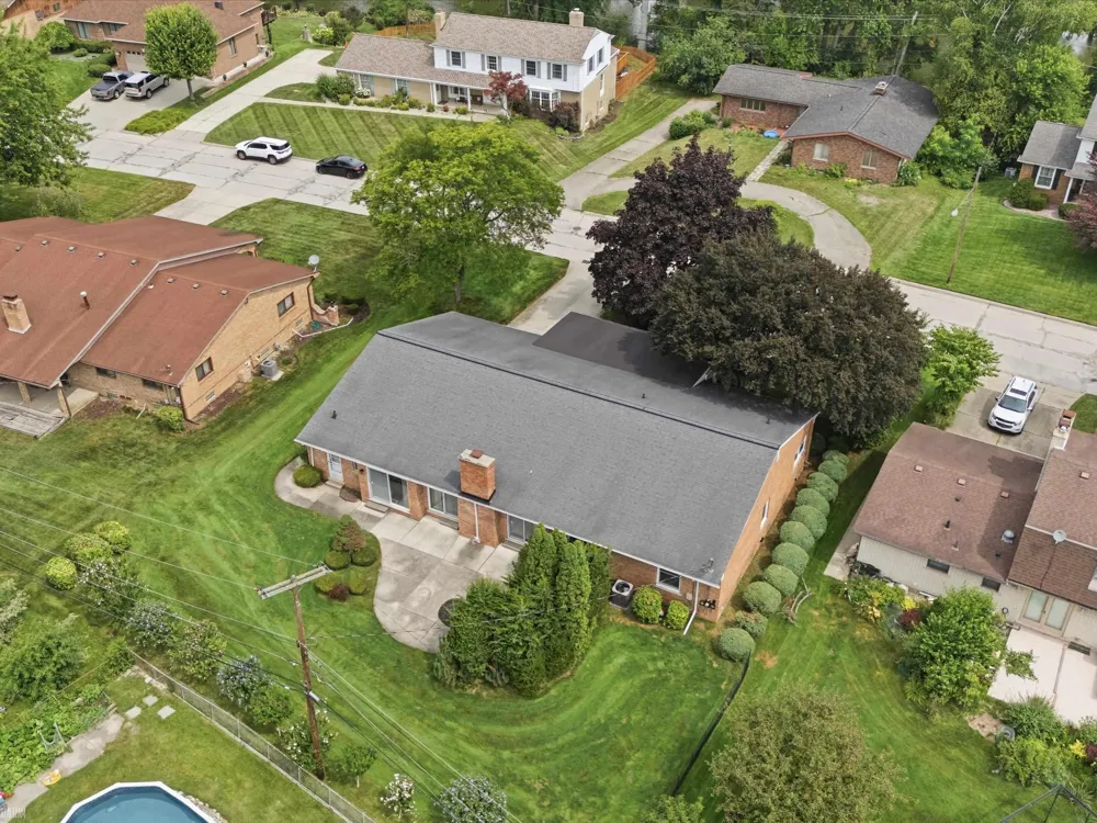 645 Wellington Crescent Mt Clemens City, MI 48043