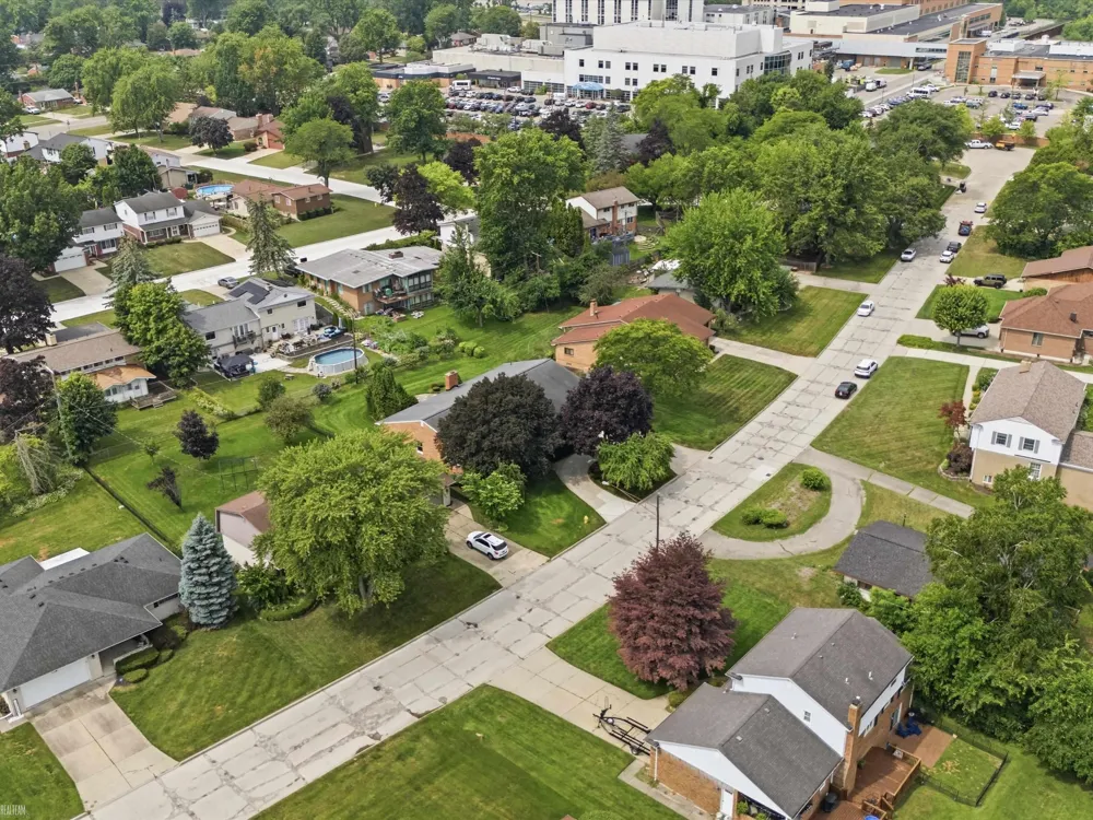645 Wellington Crescent Mt Clemens City, MI 48043