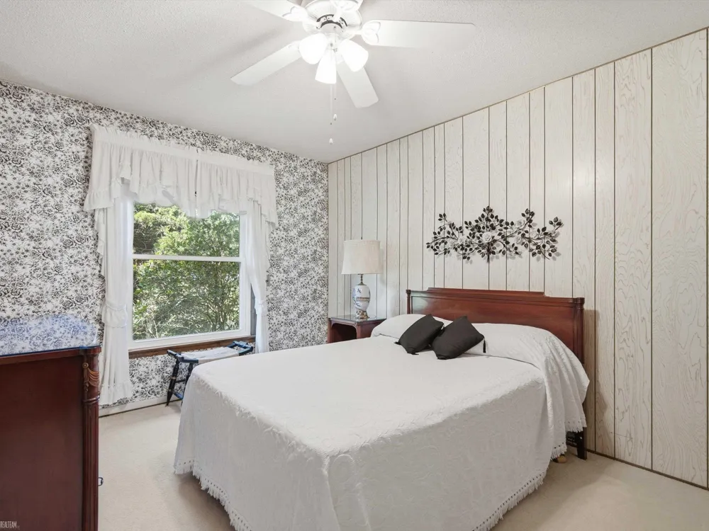 645 Wellington Crescent Mt Clemens City, MI 48043
