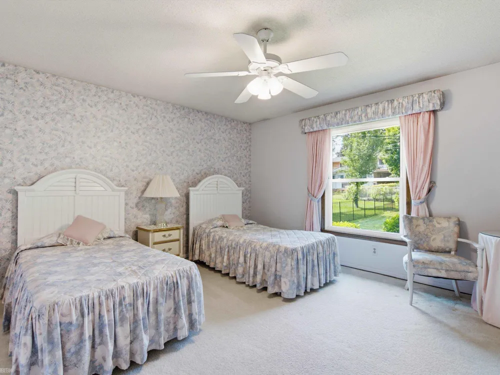 645 Wellington Crescent Mt Clemens City, MI 48043