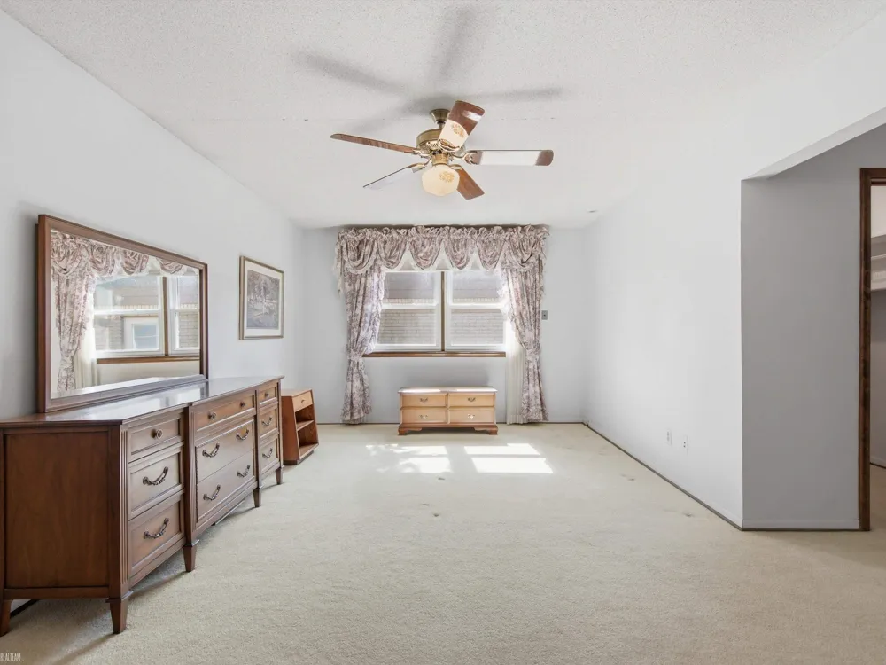 645 Wellington Crescent Mt Clemens City, MI 48043