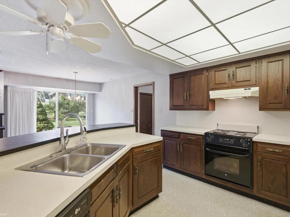 645 Wellington Crescent Mt Clemens City, MI 48043