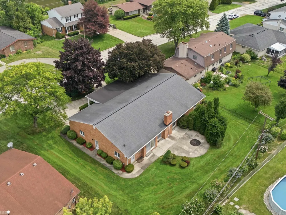 645 Wellington Crescent Mt Clemens City, MI 48043