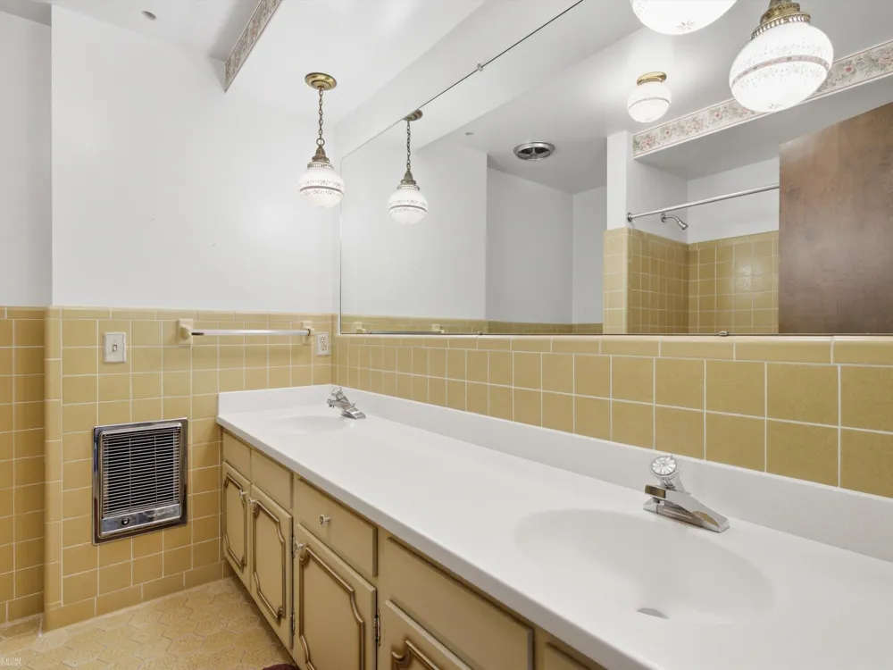 645 Wellington Crescent Mt Clemens City, MI 48043