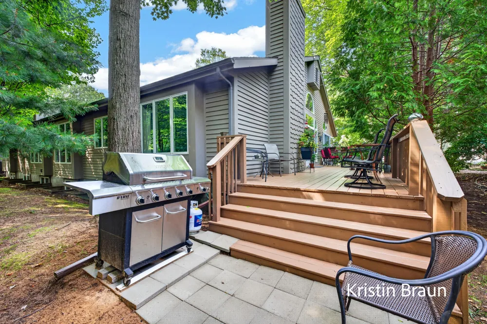 3694 Arborway Drive Norton Shores City, MI 49441