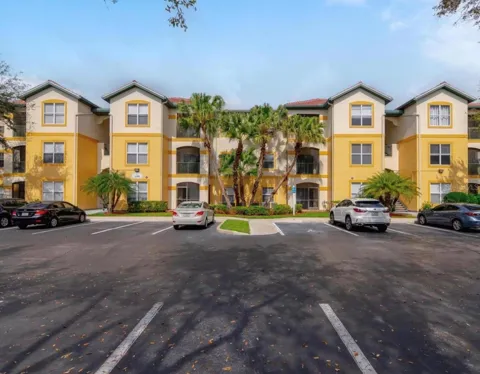 11490 VILLA GRAND #221