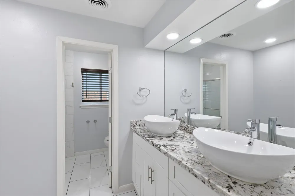 5347 Rutherglenn Drive Houston, TX 77096
