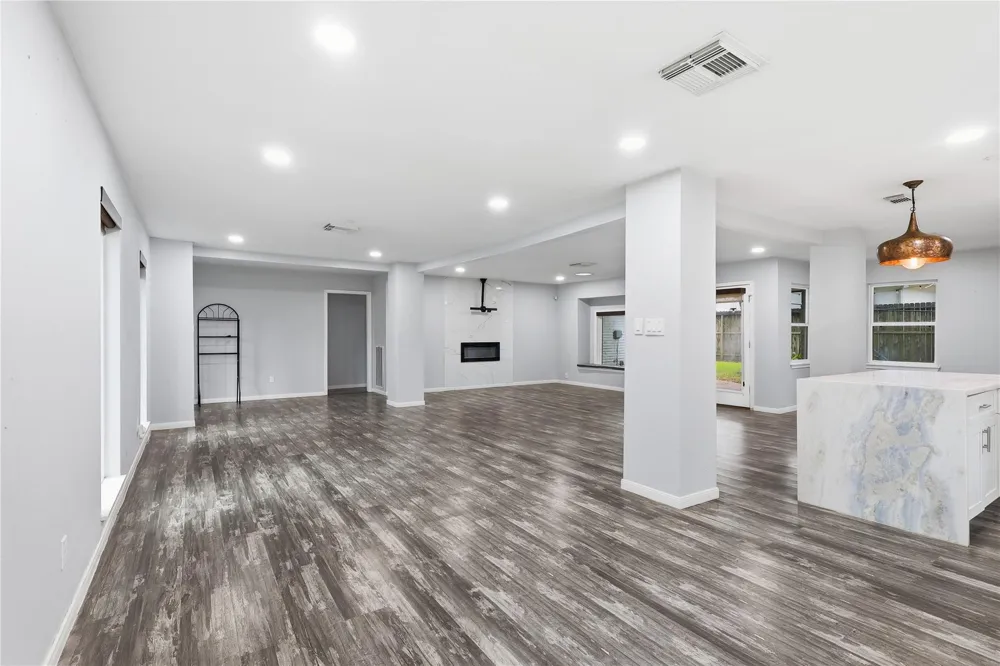 5347 Rutherglenn Drive Houston, TX 77096