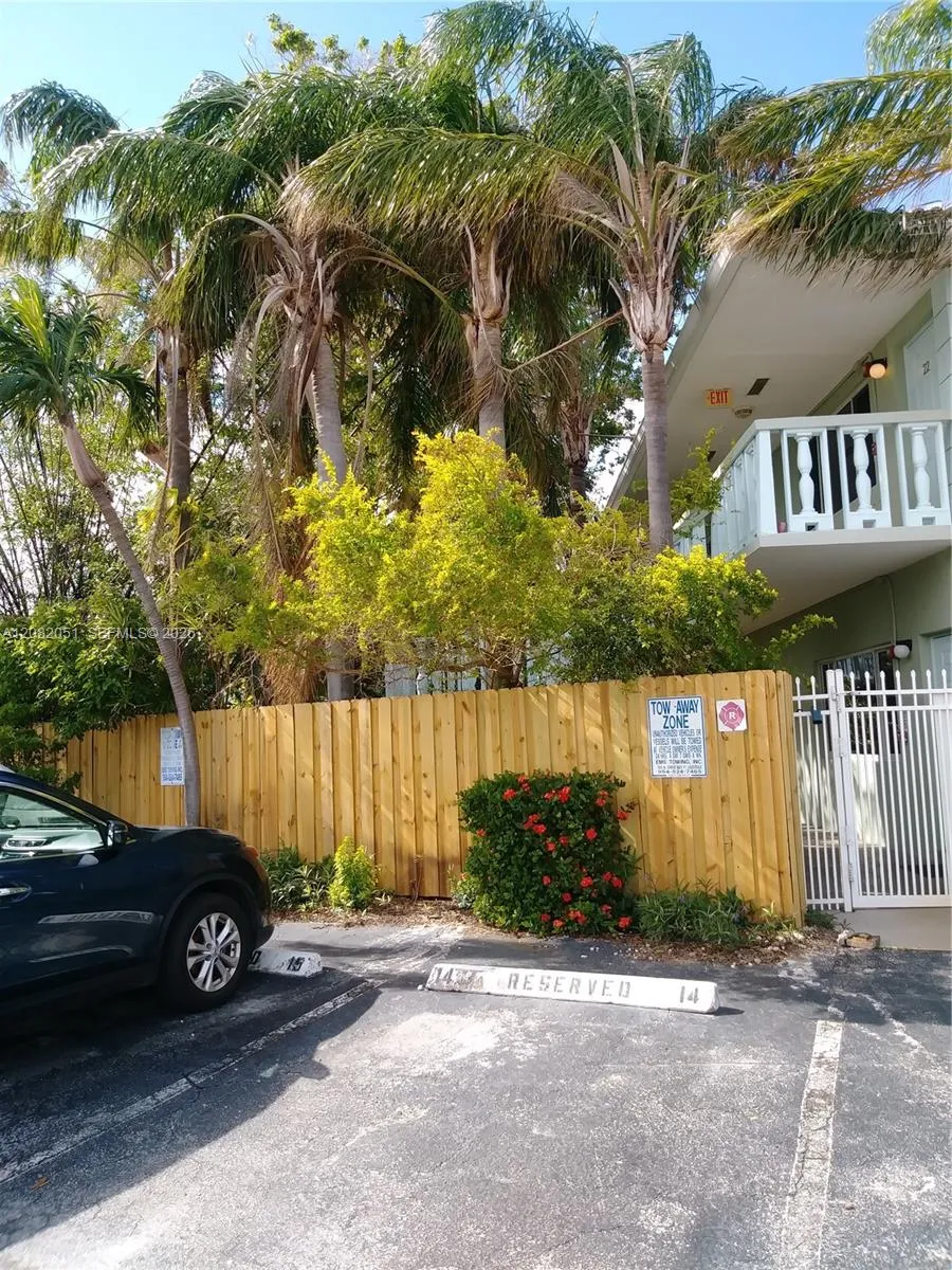 1423 Holly Heights Dr #17 Fort Lauderdale, FL 33304