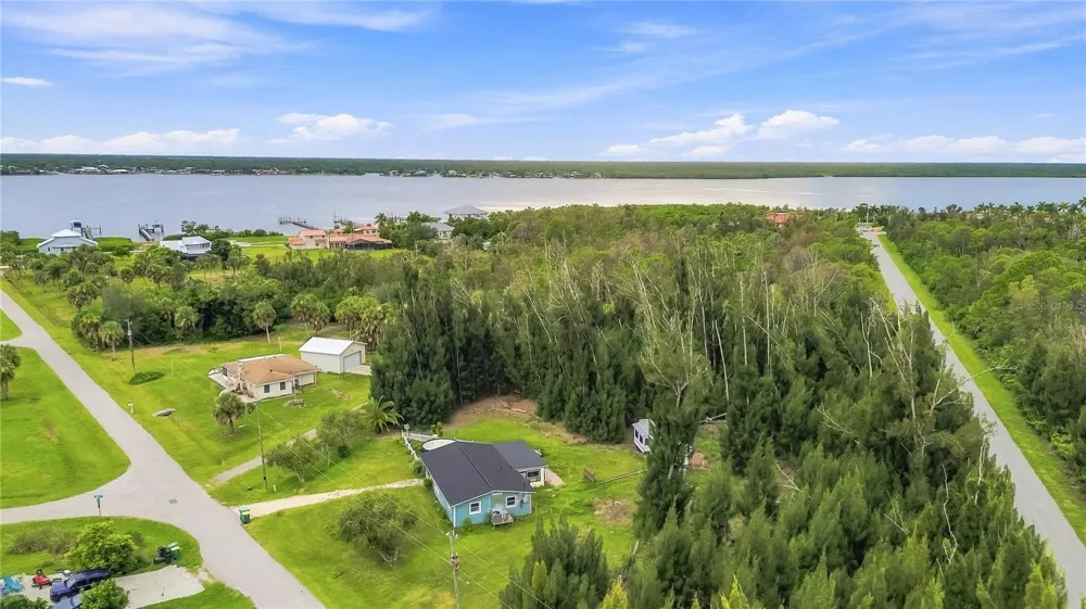 4275 SOUTHLAND AVENUE Port Charlotte, FL 33953