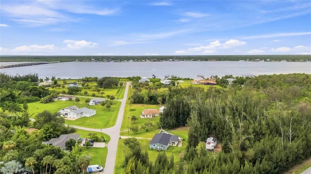 4275 SOUTHLAND AVENUE Port Charlotte, FL 33953