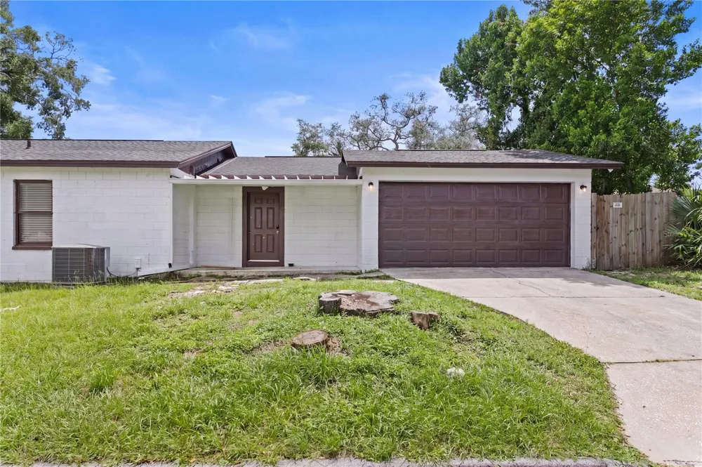 8520 BRANCH AVENUE Tampa, FL 33604