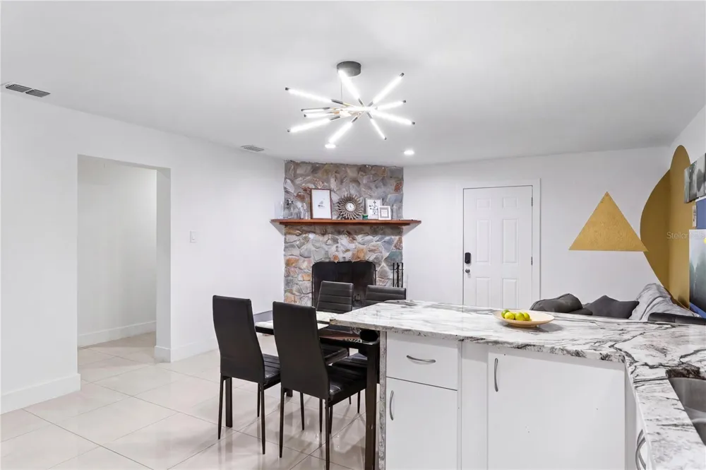 8520 BRANCH AVENUE Tampa, FL 33604