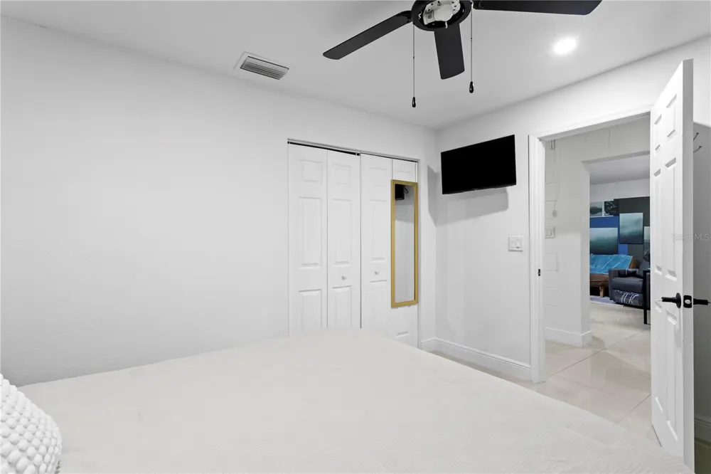 8520 BRANCH AVENUE Tampa, FL 33604