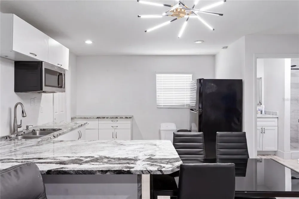 8520 BRANCH AVENUE Tampa, FL 33604