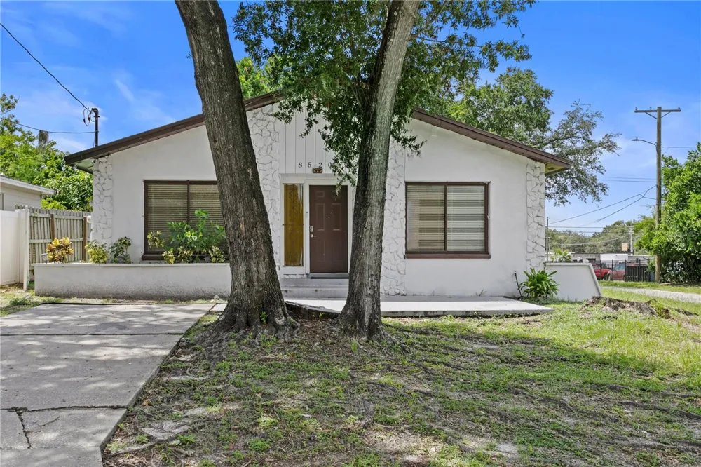 8520 BRANCH AVENUE Tampa, FL 33604