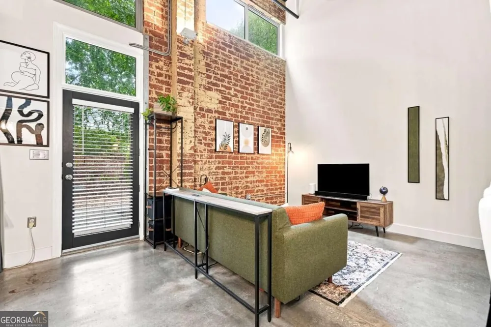 195 Arizona AVE NE Atlanta, GA 30307