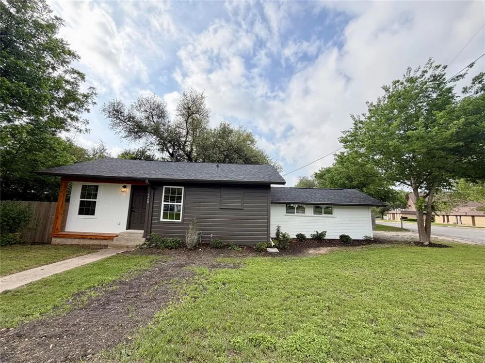 1709 Cecelia Street Taylor, TX 76574