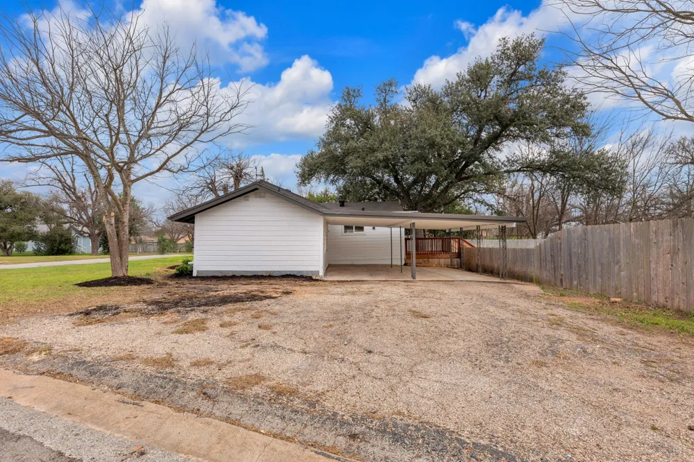 1709 Cecelia Street Taylor, TX 76574