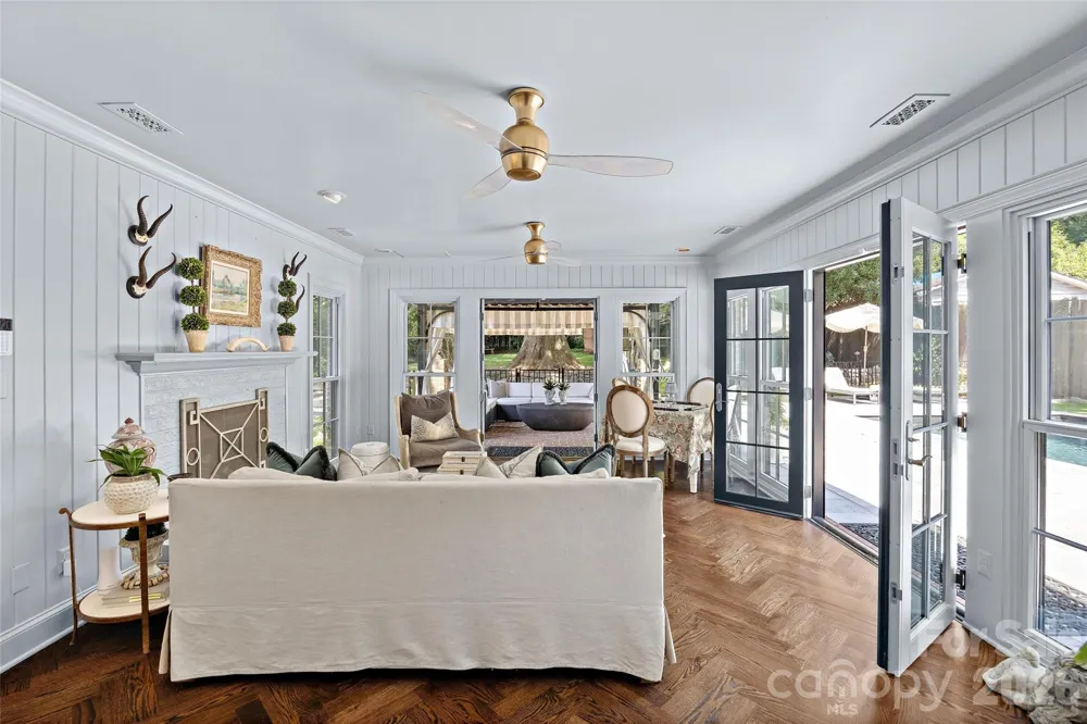 1838 S Wendover Road Charlotte, NC 28211