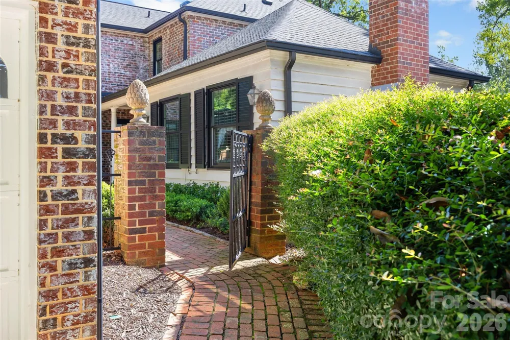 1838 S Wendover Road Charlotte, NC 28211