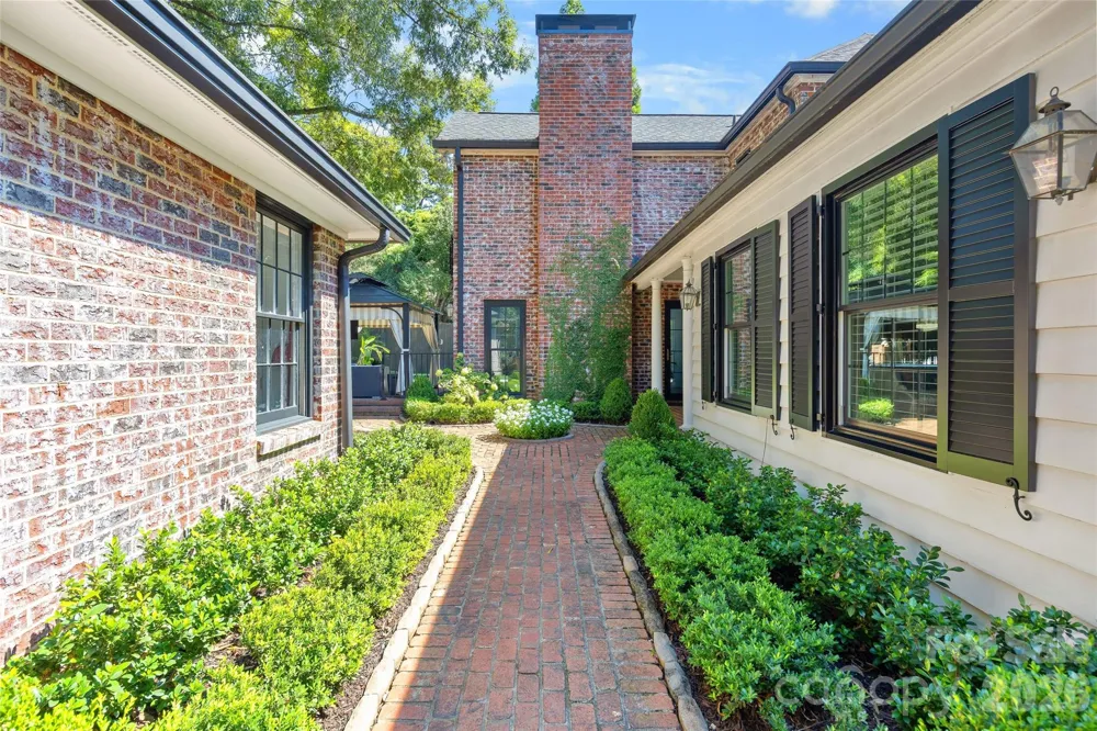 1838 S Wendover Road Charlotte, NC 28211