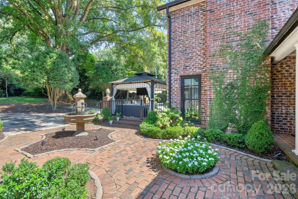 1838 S Wendover Road Charlotte, NC 28211