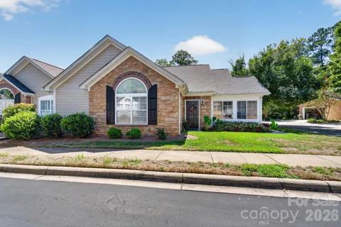 232 Lone Oak Circle