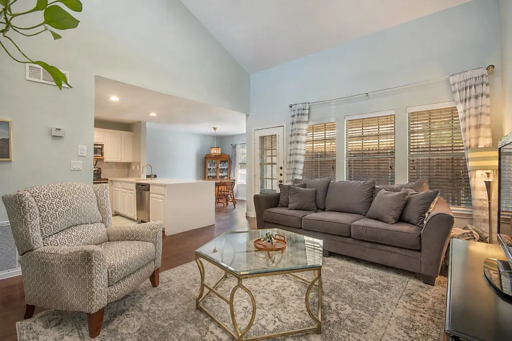 704 Creekwood Drive Lewisville, TX 75067