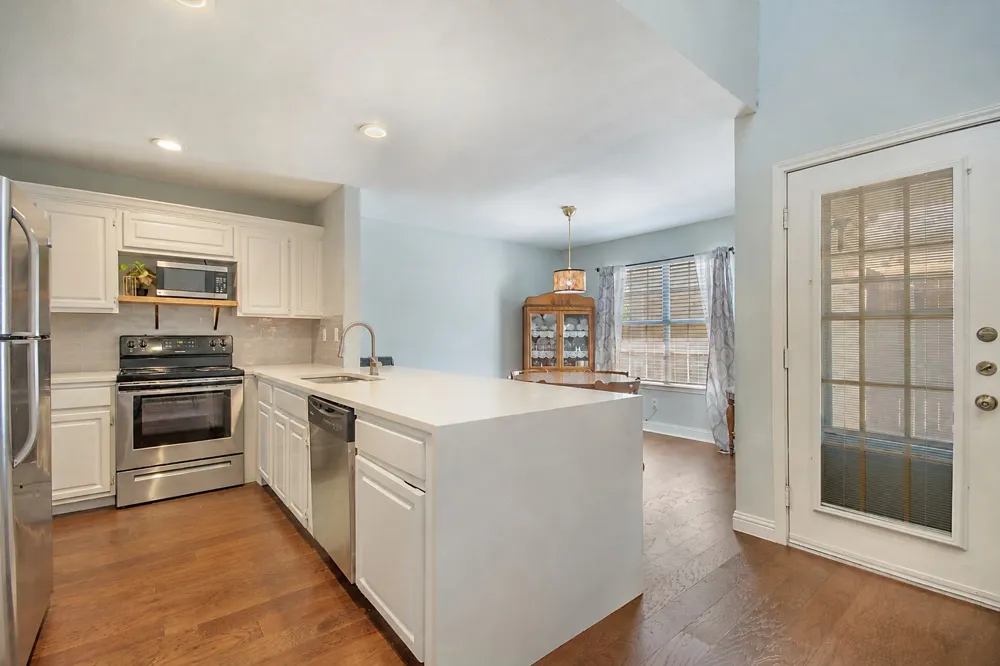704 Creekwood Drive Lewisville, TX 75067