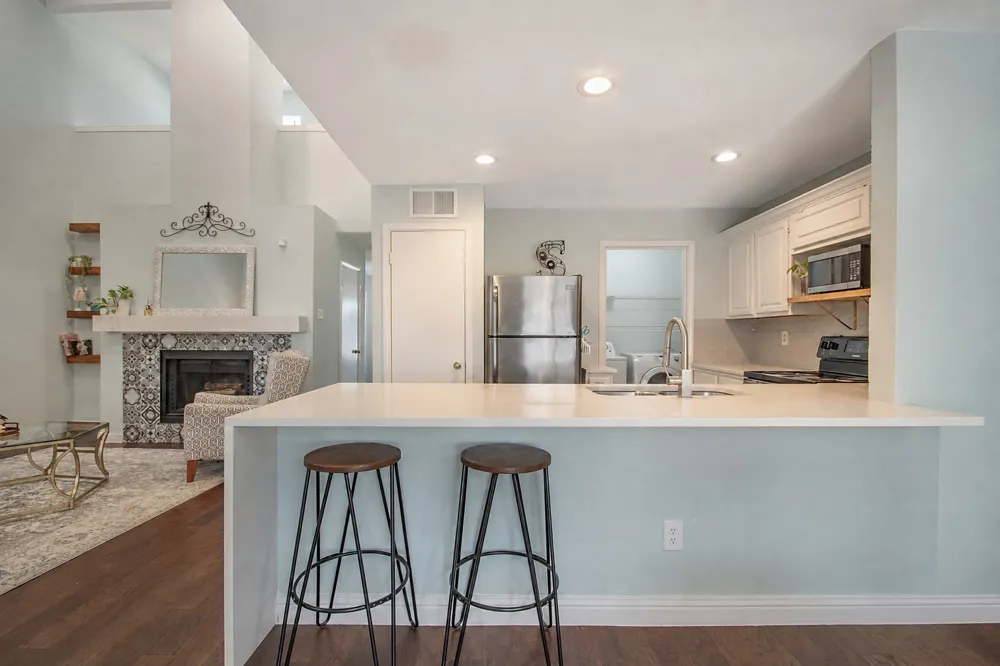704 Creekwood Drive Lewisville, TX 75067