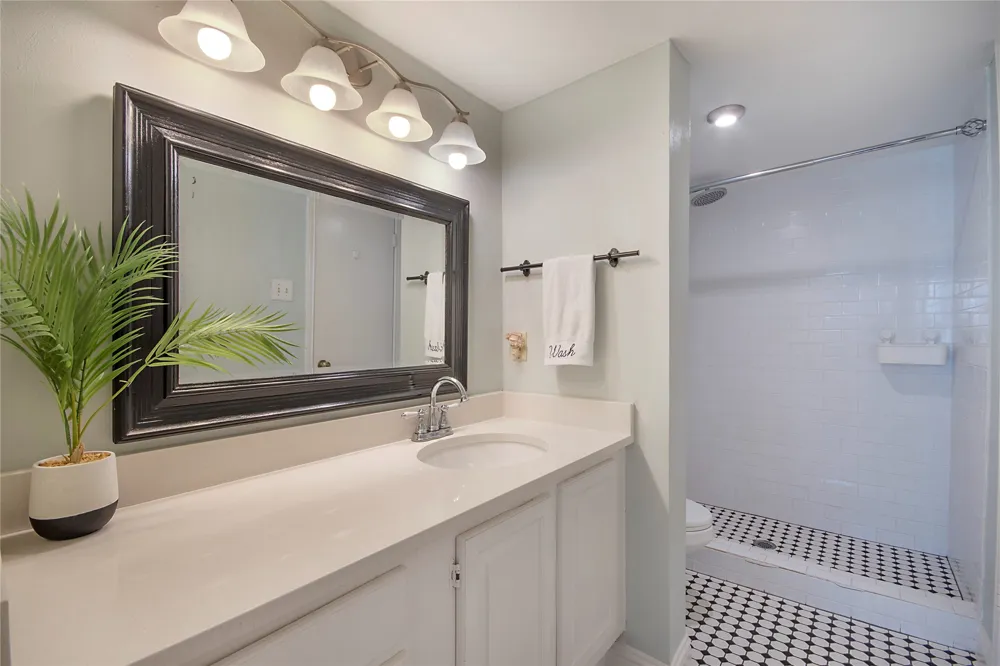 704 Creekwood Drive Lewisville, TX 75067