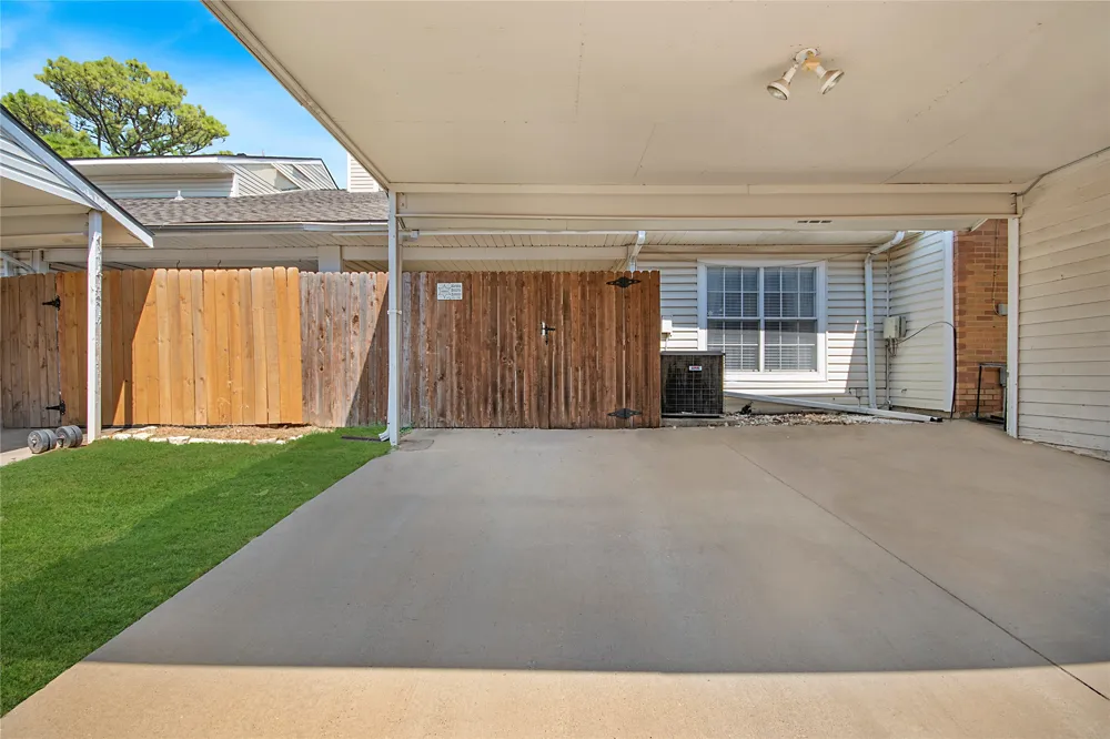 704 Creekwood Drive Lewisville, TX 75067
