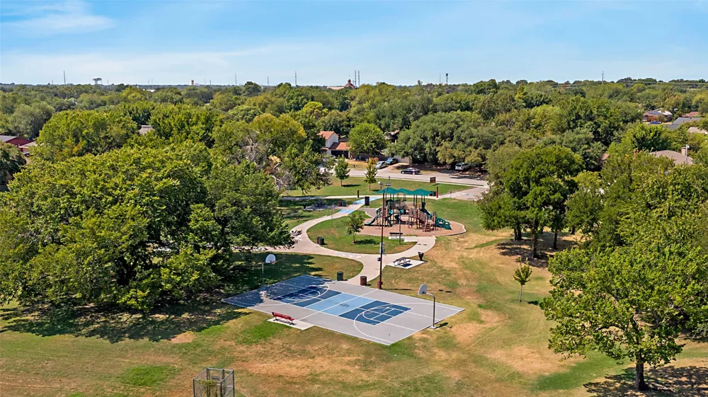 704 Creekwood Drive Lewisville, TX 75067