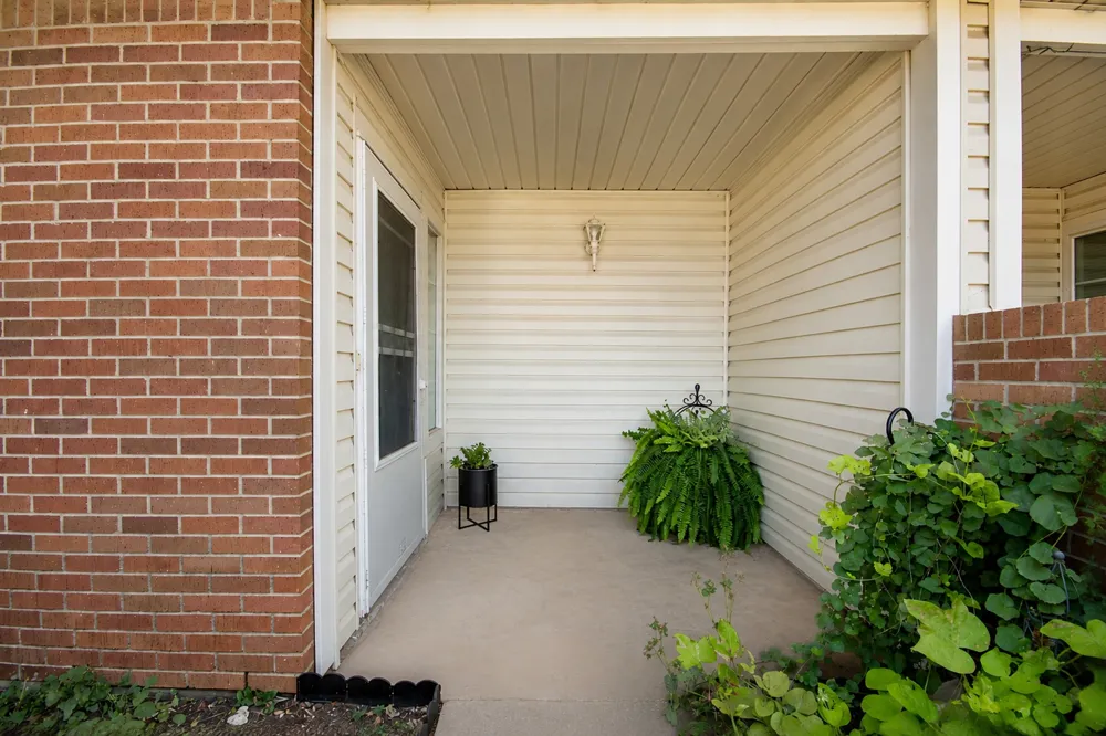 704 Creekwood Drive Lewisville, TX 75067