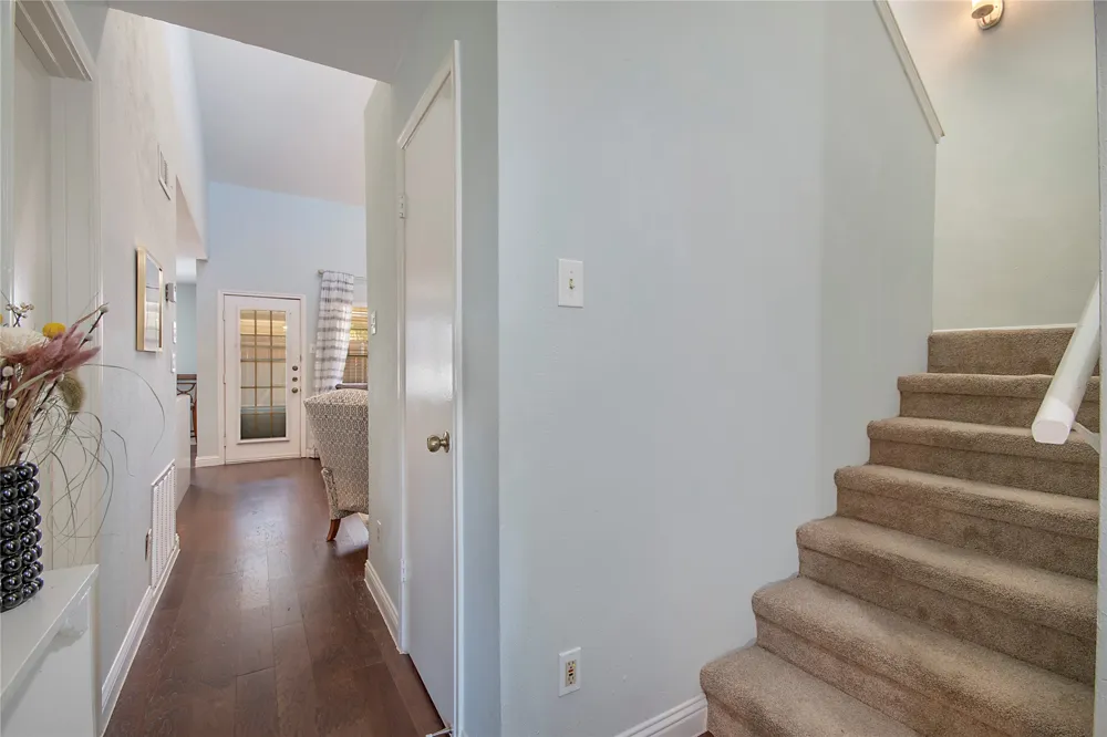 704 Creekwood Drive Lewisville, TX 75067