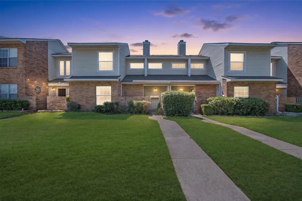 704 Creekwood Drive Lewisville, TX 75067