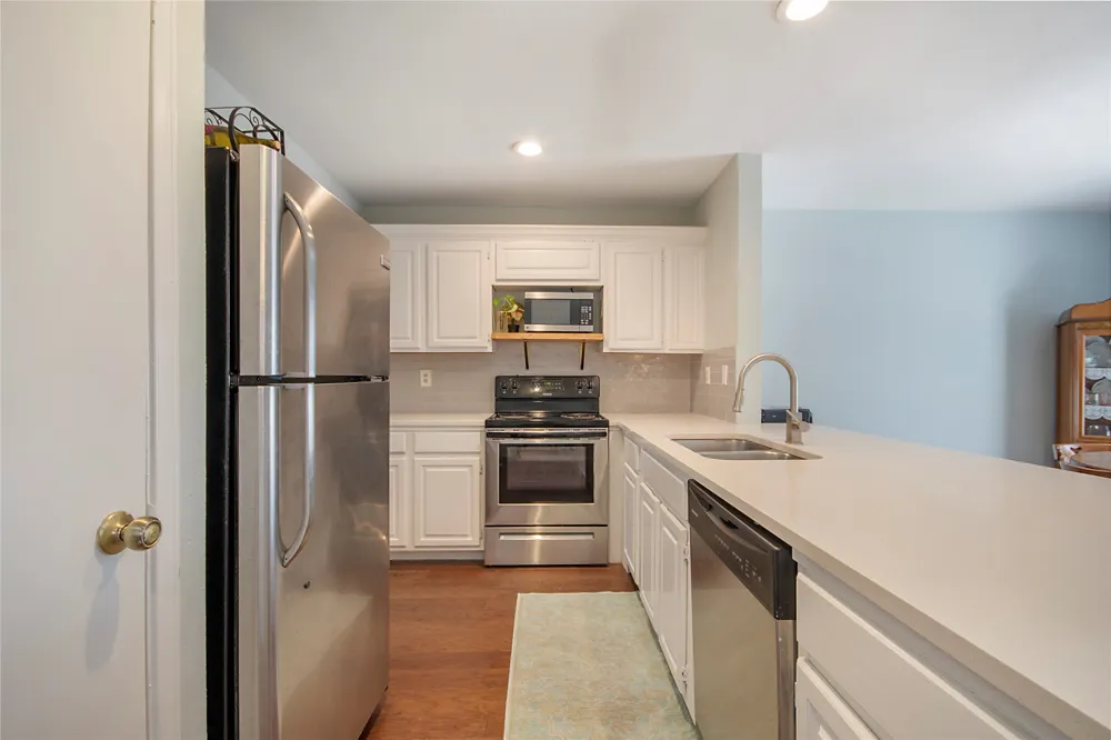 704 Creekwood Drive Lewisville, TX 75067