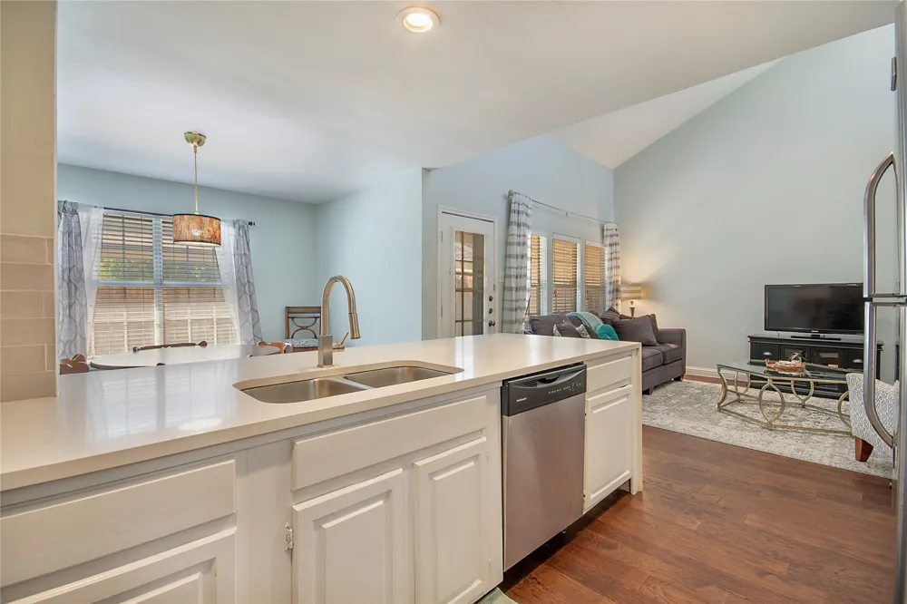 704 Creekwood Drive Lewisville, TX 75067