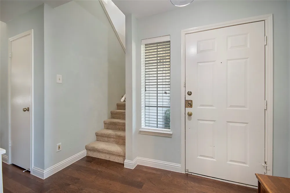 704 Creekwood Drive Lewisville, TX 75067