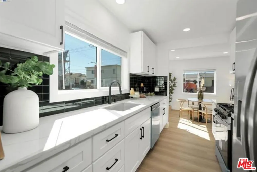 5718 Los Angeles Street Oakland, CA 94608